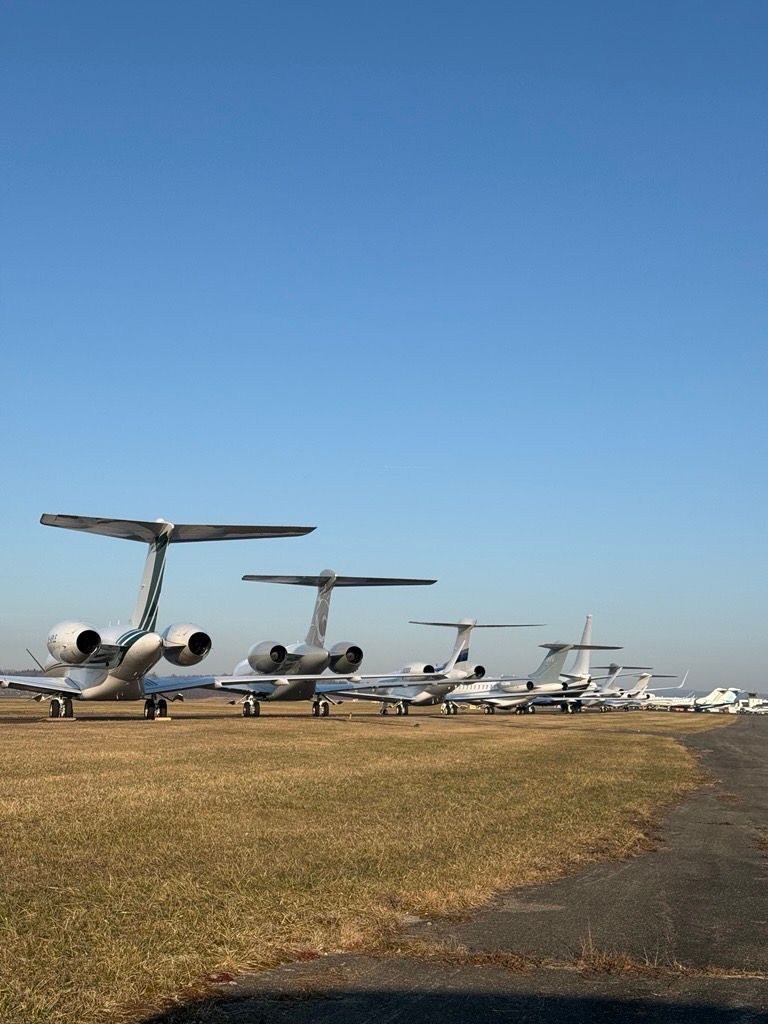 Volles Vorlfeld am Flughafen beim WEF 2026