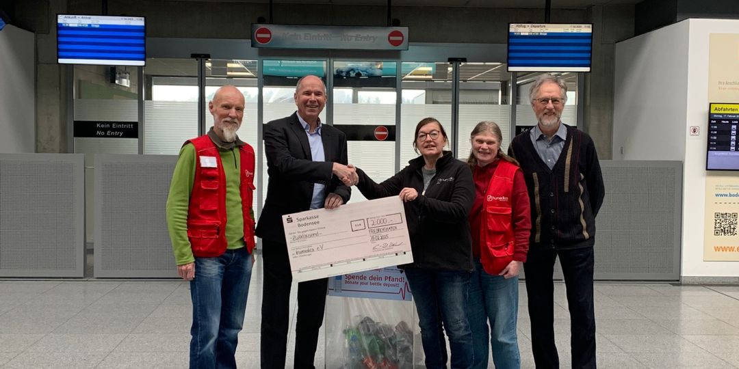 Bodensee-Airport unterstützt humedica: Flughafen stockt Pfandflaschenerlös auf