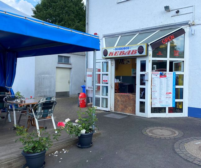Außenansicht des Eingangsbereichs von Bosboros Kebab