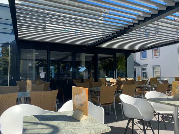 Außenansicht der Terrasse des Eiscafé Alfredo