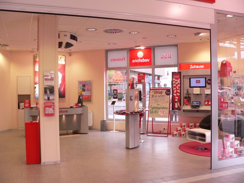 Blick in den Innenbereich des Vodafone Shops in der Fürstengalerie in Bad Wildungen.