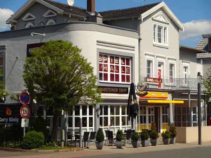 Blick auf den Eingang des Warteiner Treff in Bad Wildungen.
