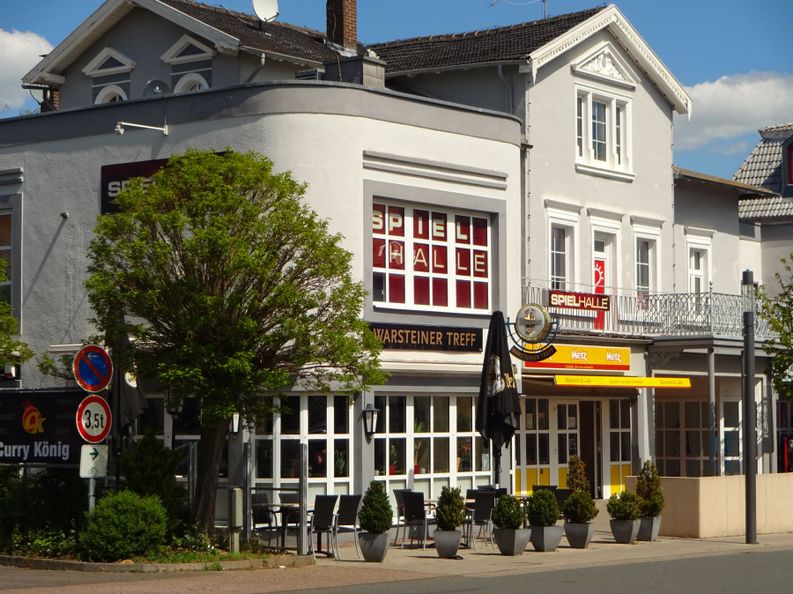 Blick auf den Eingang des Warteiner Treff in Bad Wildungen.