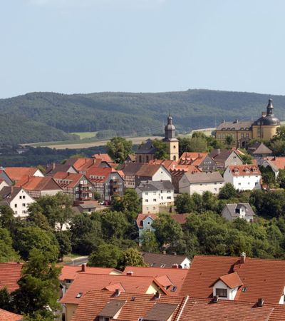 Blick über Altwildungen mit der Philipp-Nicolai-Kirche und dem Schloss Friedrichstein