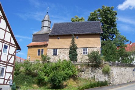 Blick auf die Kirche in Armsfeld