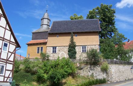 Blick auf die Kirche in Armsfeld