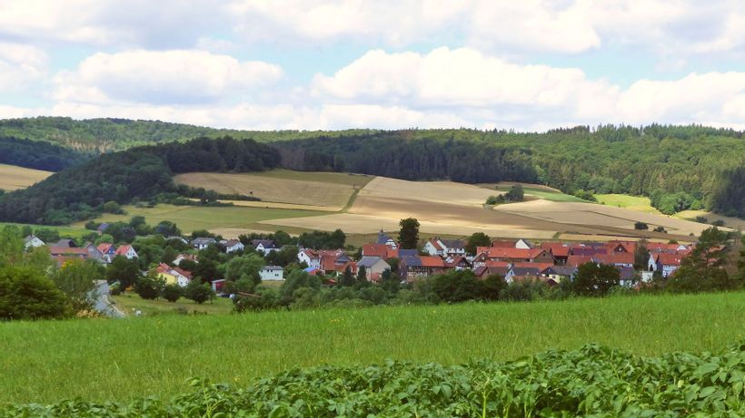 Blick über den Ort Armsfeld