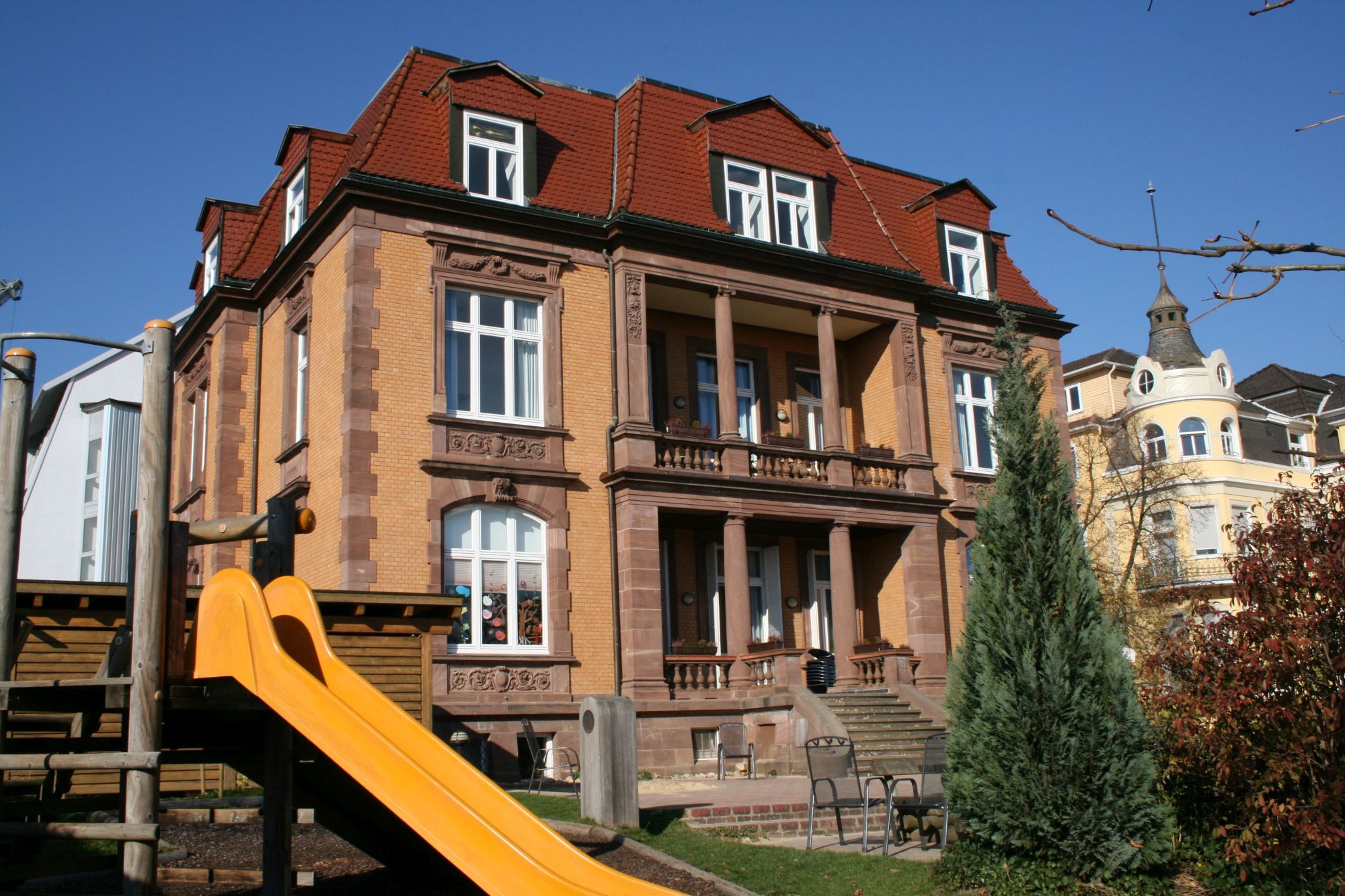 Blick auf das Haus Talitha in der Brunnenallee
