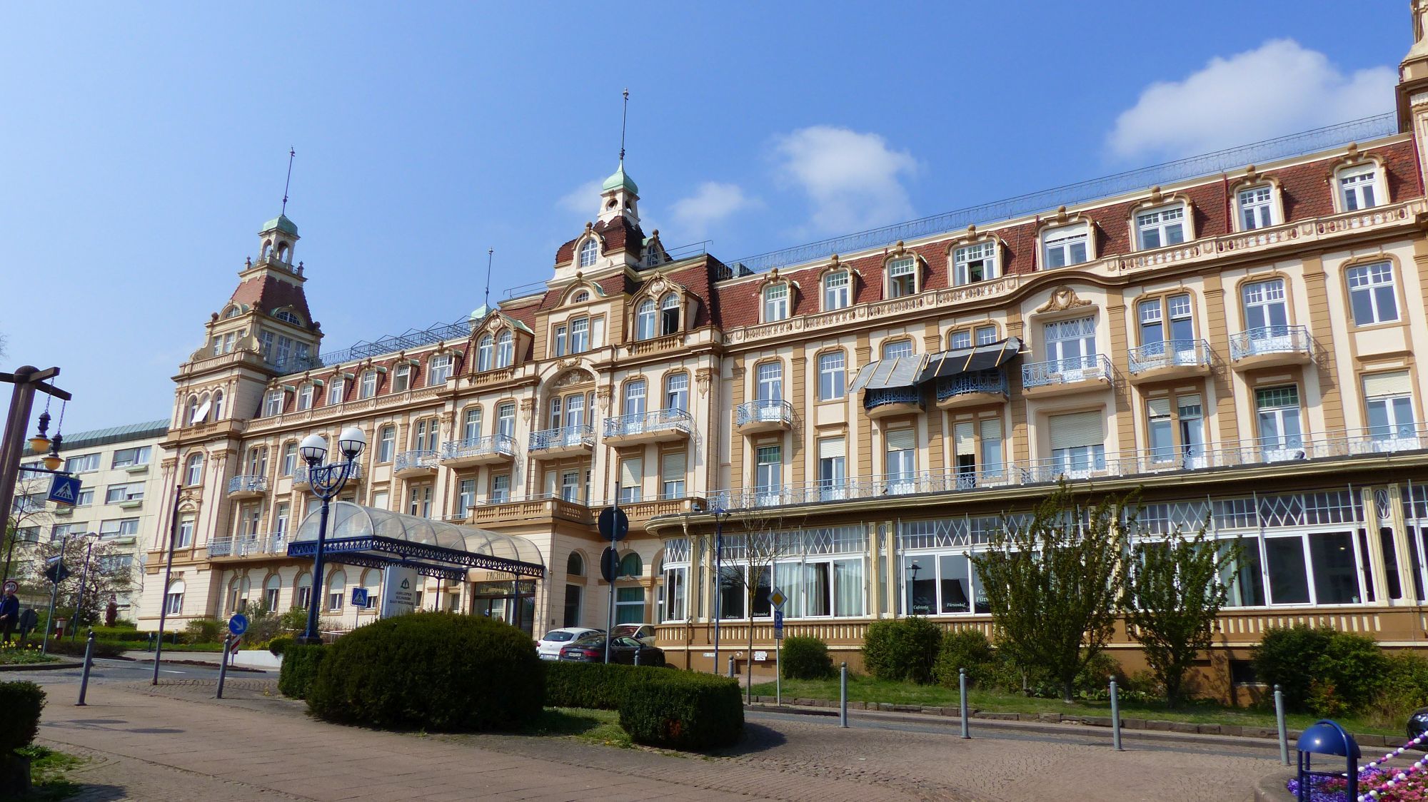 Blick auf den Fürstenhof von vorne.