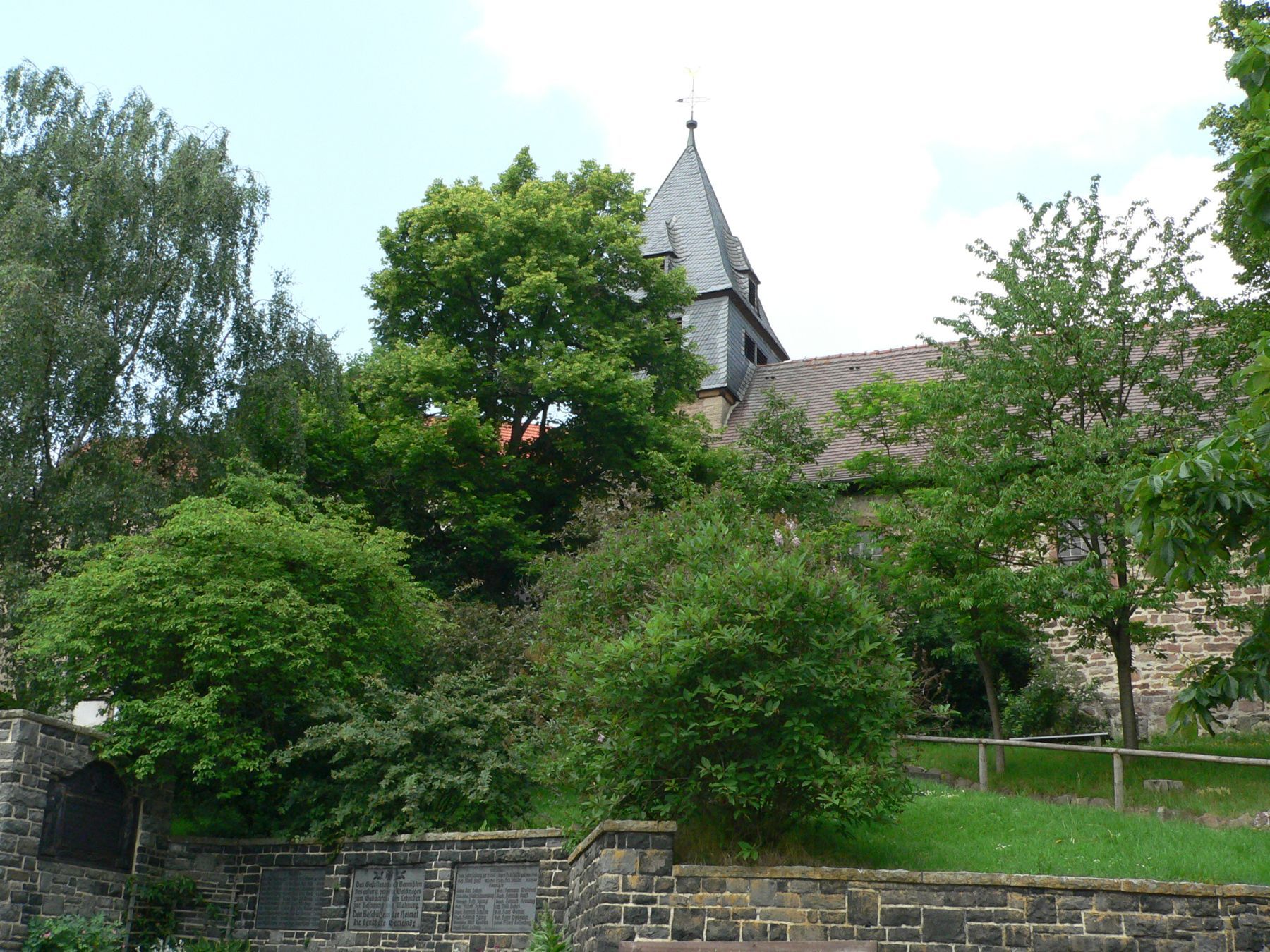 Blick auf die Kirche in Odershausen