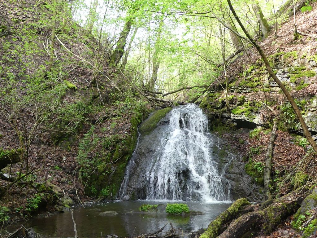 Blick auf einen Wasserfall in Odershausen
