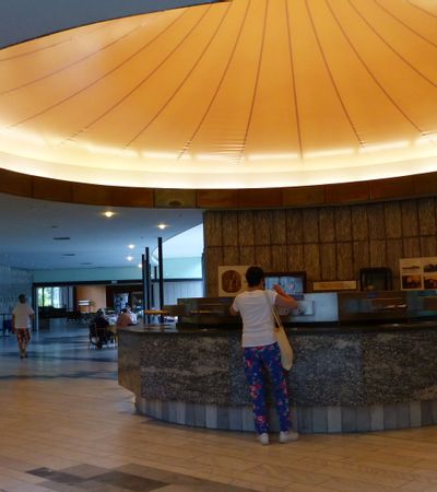 Blick auf den Ausschank der Heilwasser in der Wandehalle in Reinharshausen.,