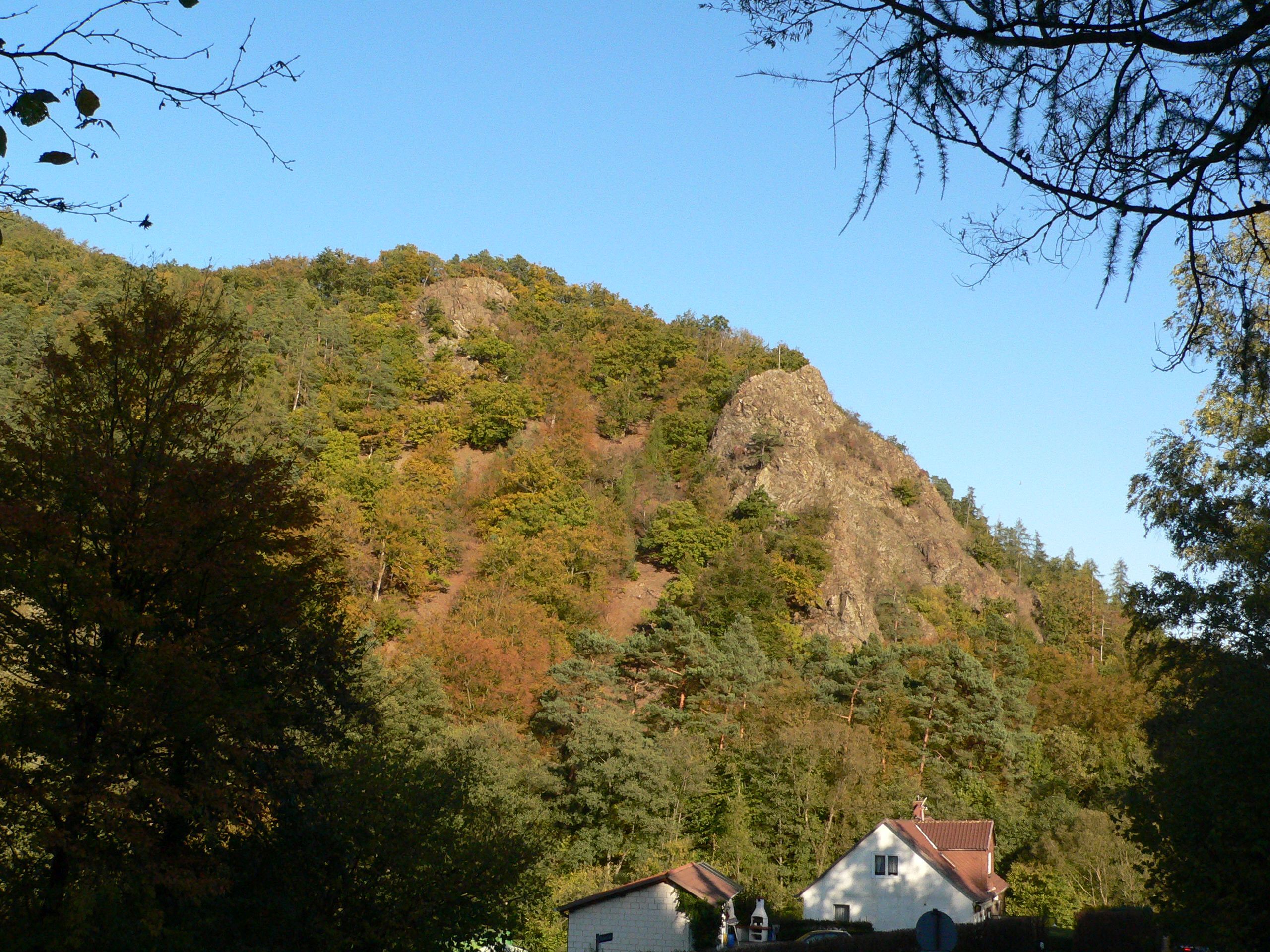 Blick auf die Bilsteinklippen in Reitzenhagen.