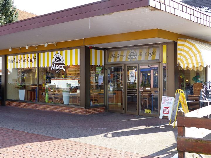Blick auf den Eingang der Bäckerei Metz in Reinhardshausen.