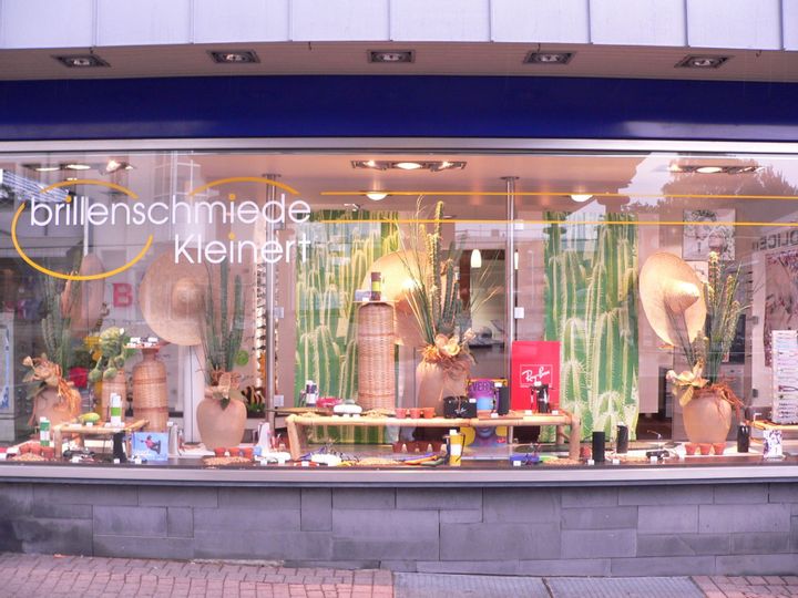 Blick auf das Schaufenster der Brillenschmiede Kleinert in Bad Wildungen.