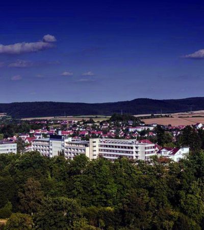 Blick über Bad Wildungen mit der Wicker Klinik Bad Wildungen im Vordergrund