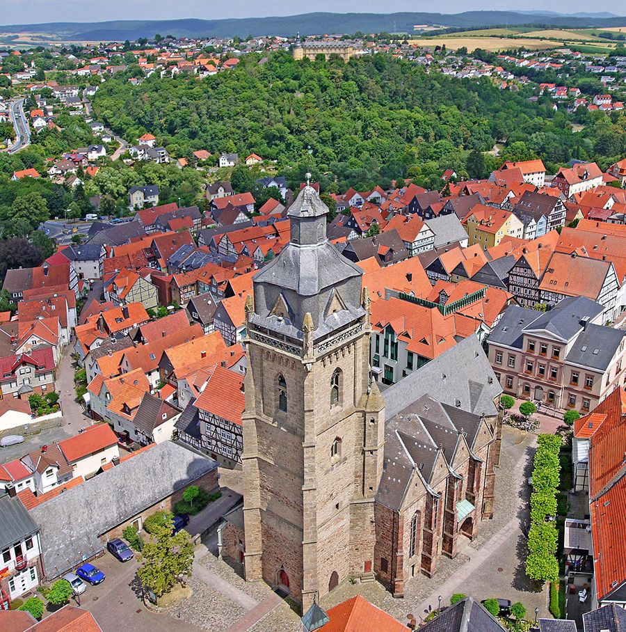 Luftbild Bad Wildungen: Stadtkirche, Altstadtbereich, Schloss Friedrichstein