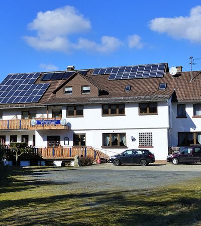 Außenaufnahme des Forsthaus Cafés zwischen den Bad Wildunger Stadtteilen Armsfeld und Bergfreiheit