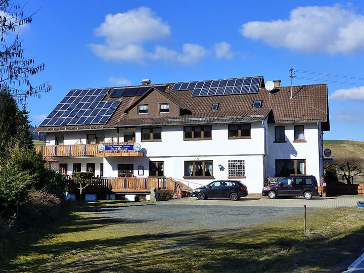 Außenaufnahme des Forsthaus Cafés zwischen den Bad Wildunger Stadtteilen Armsfeld und Bergfreiheit