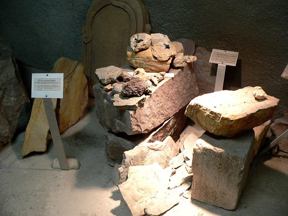 Gesteine im Lapidarium Bad Wildungen