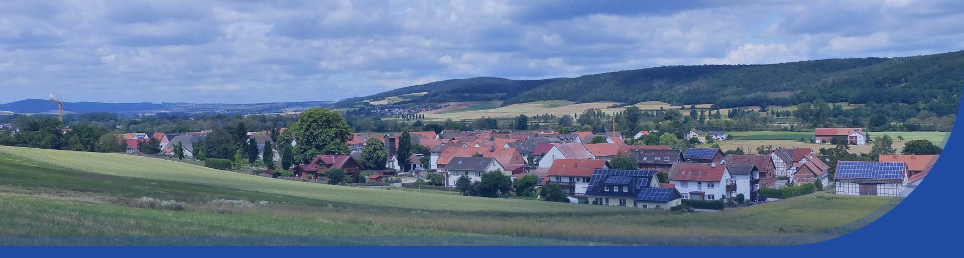 Blick auf den Stadtteil Mandern von einem Feld aus