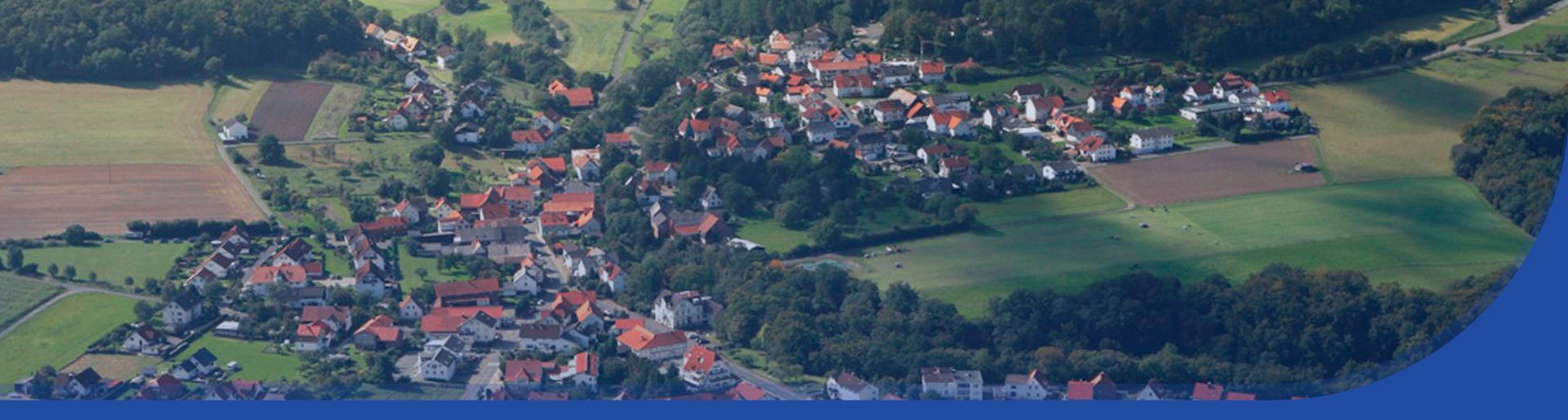 Blick aus der Luft auf Stadtteil Odershausen und die Felder die es umgibt