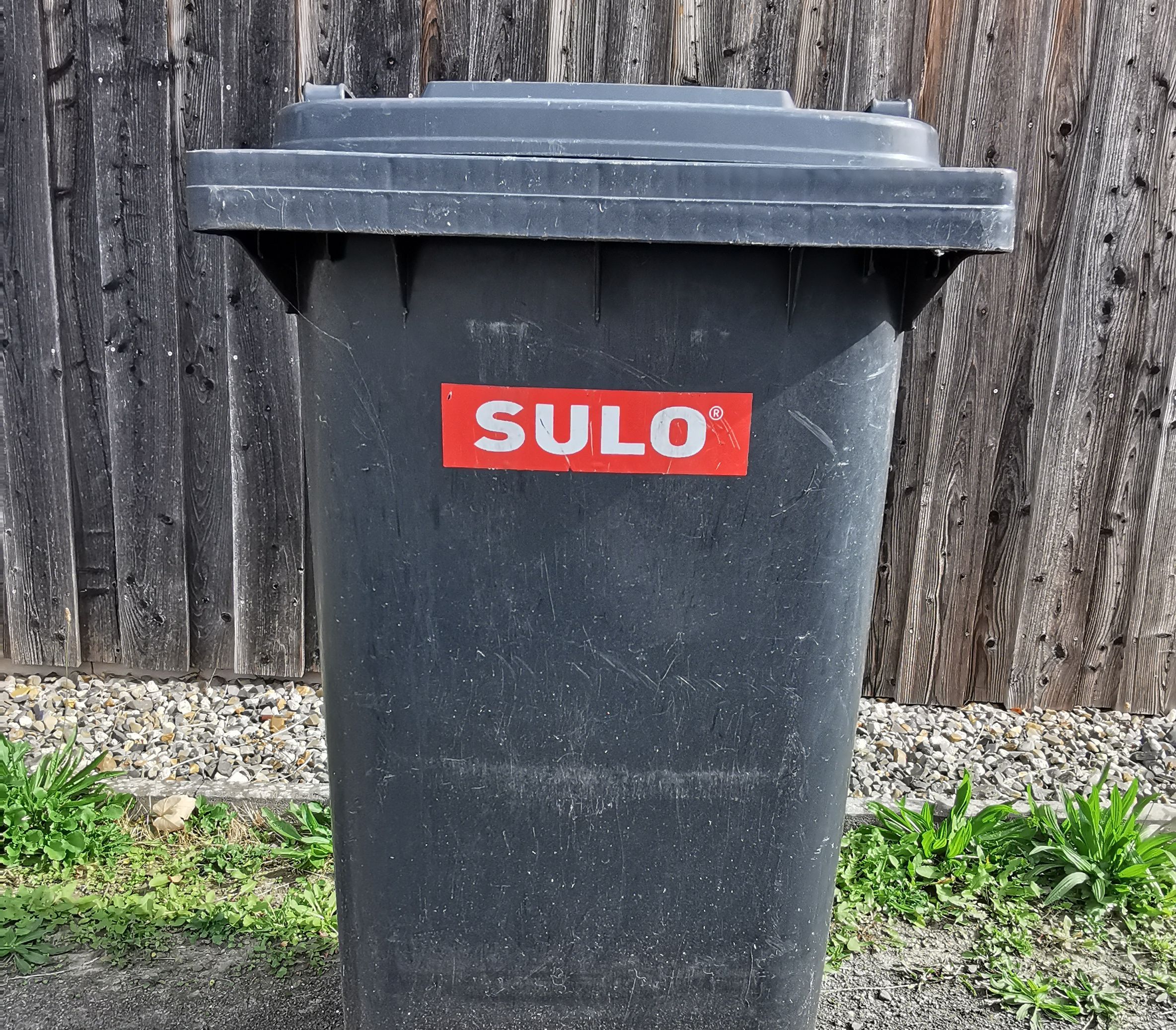 Schwarze Tonne für Restmüll