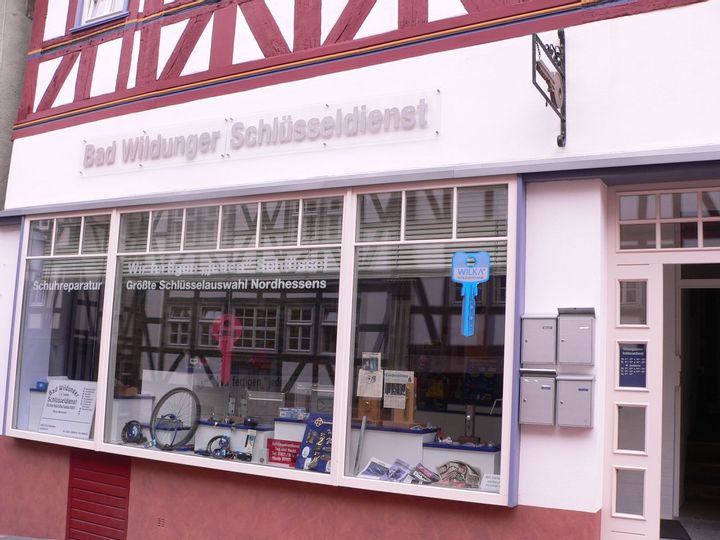 Eingang und Schaufenster des Bad Wildunger Schlüsseldiensts