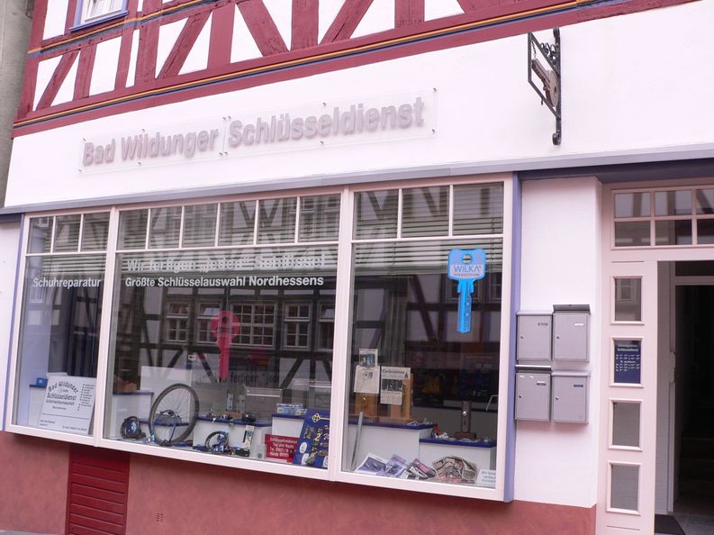 Eingang und Schaufenster des Bad Wildunger Schlüsseldiensts