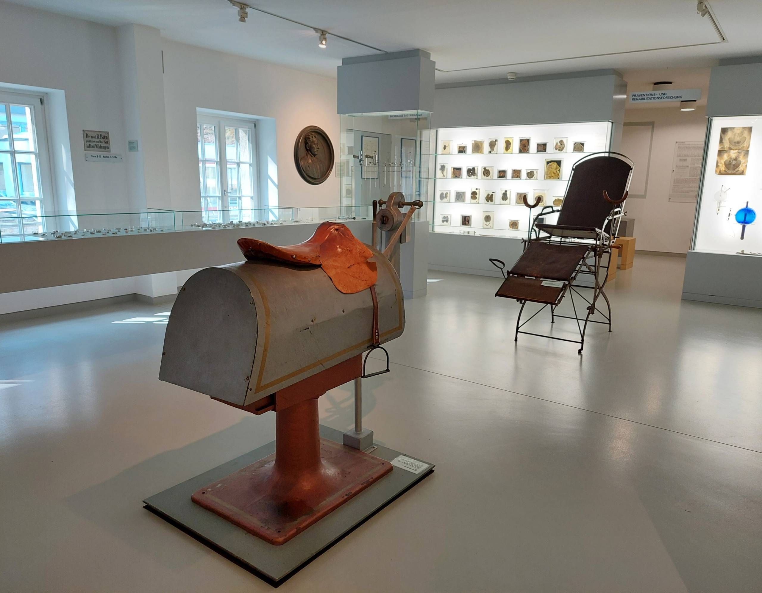 Behandlungsstuhl im Quellenmuseum in der Wandelhalle Bad Wildungen