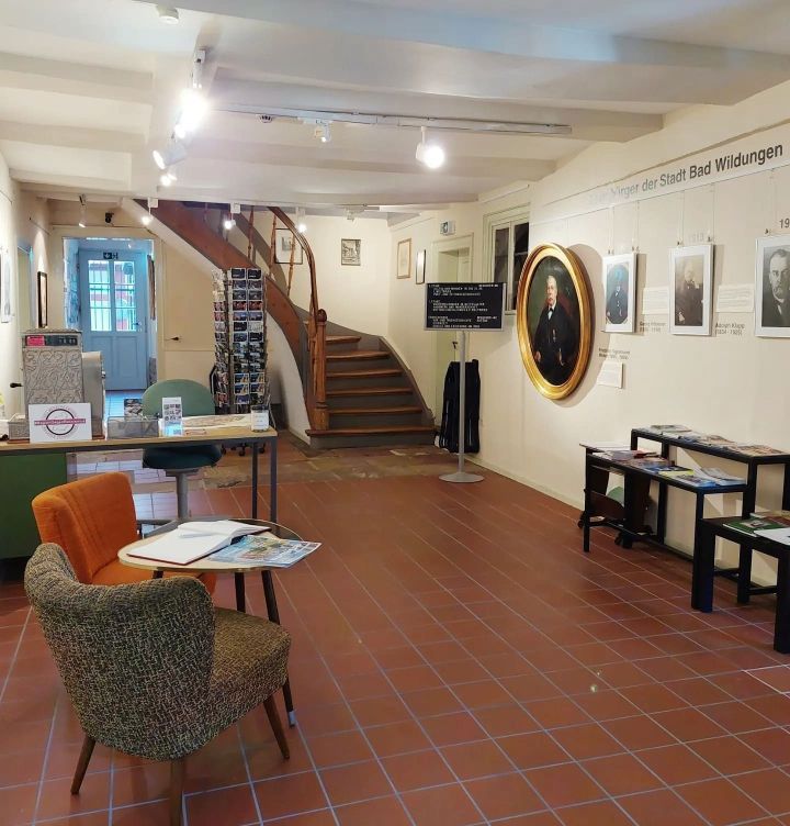 Eingangsbereich des Stadtmuseums mit der Ausstellung Ehrenbürger Bad Wildungens