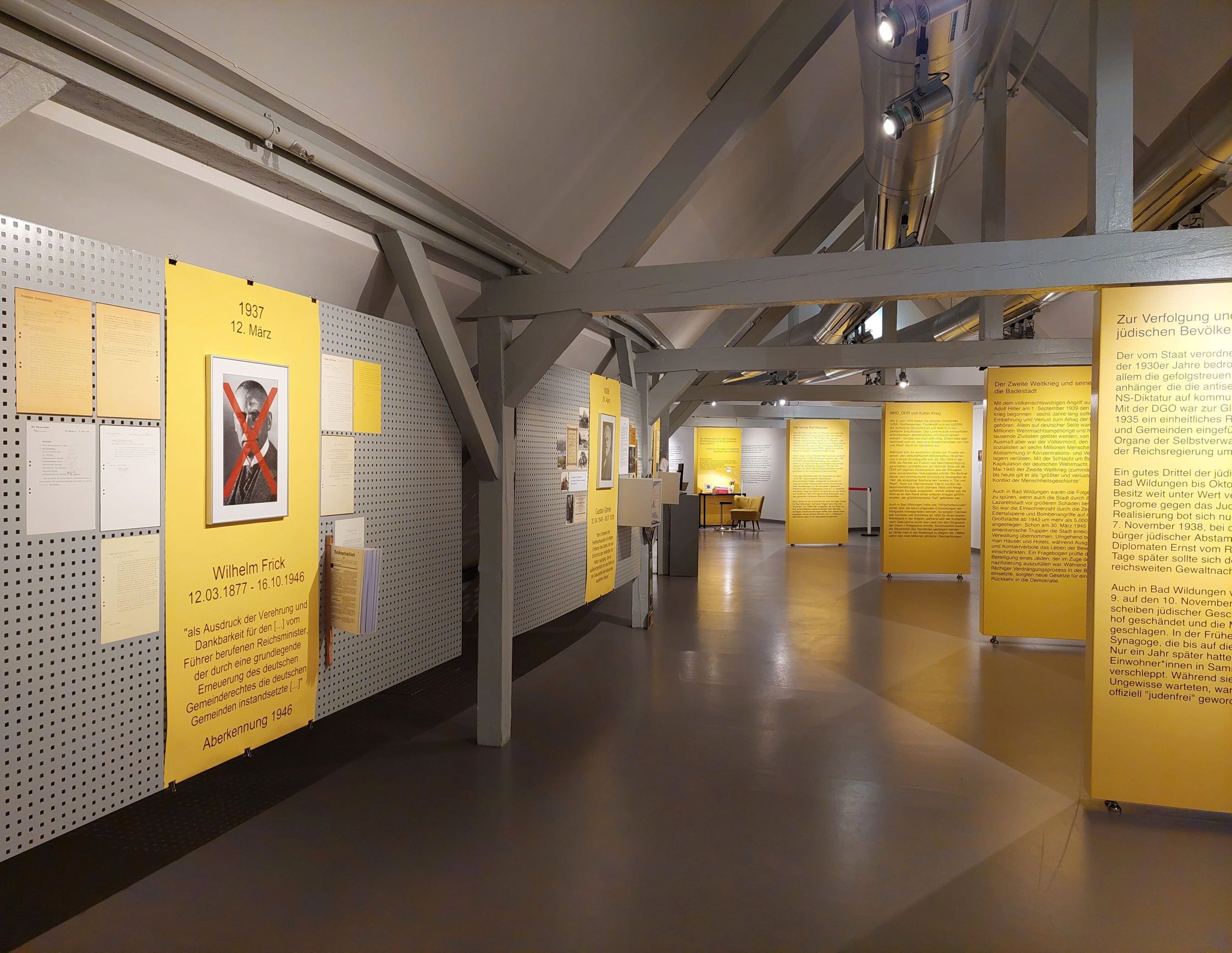 Blick in die Ausstellung Die Ehrenbürger Bad Wildungens.