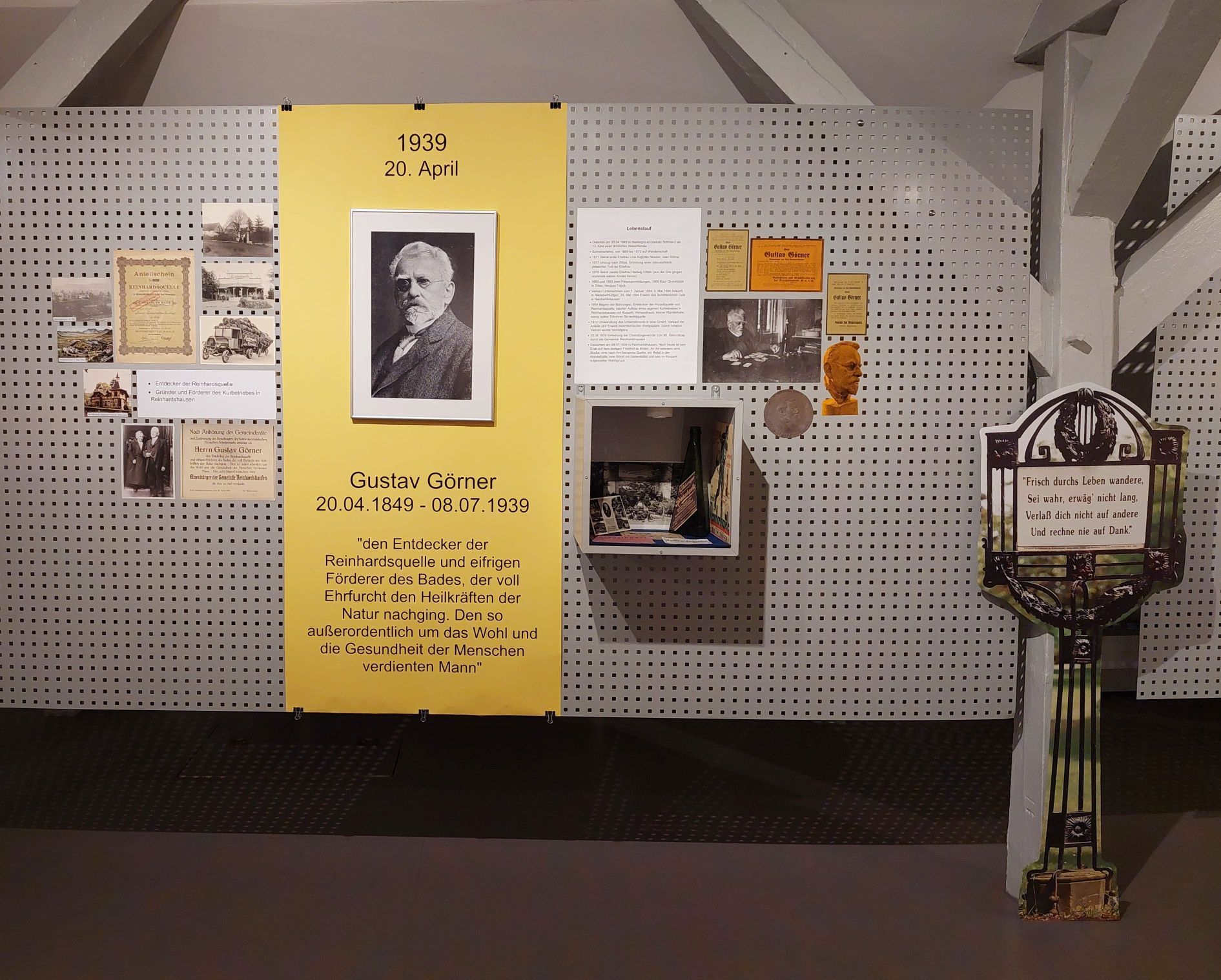 Blick in die Ausstellung Die Ehrenbürger Bad Wildungens - Infotafel von Gustav Görner