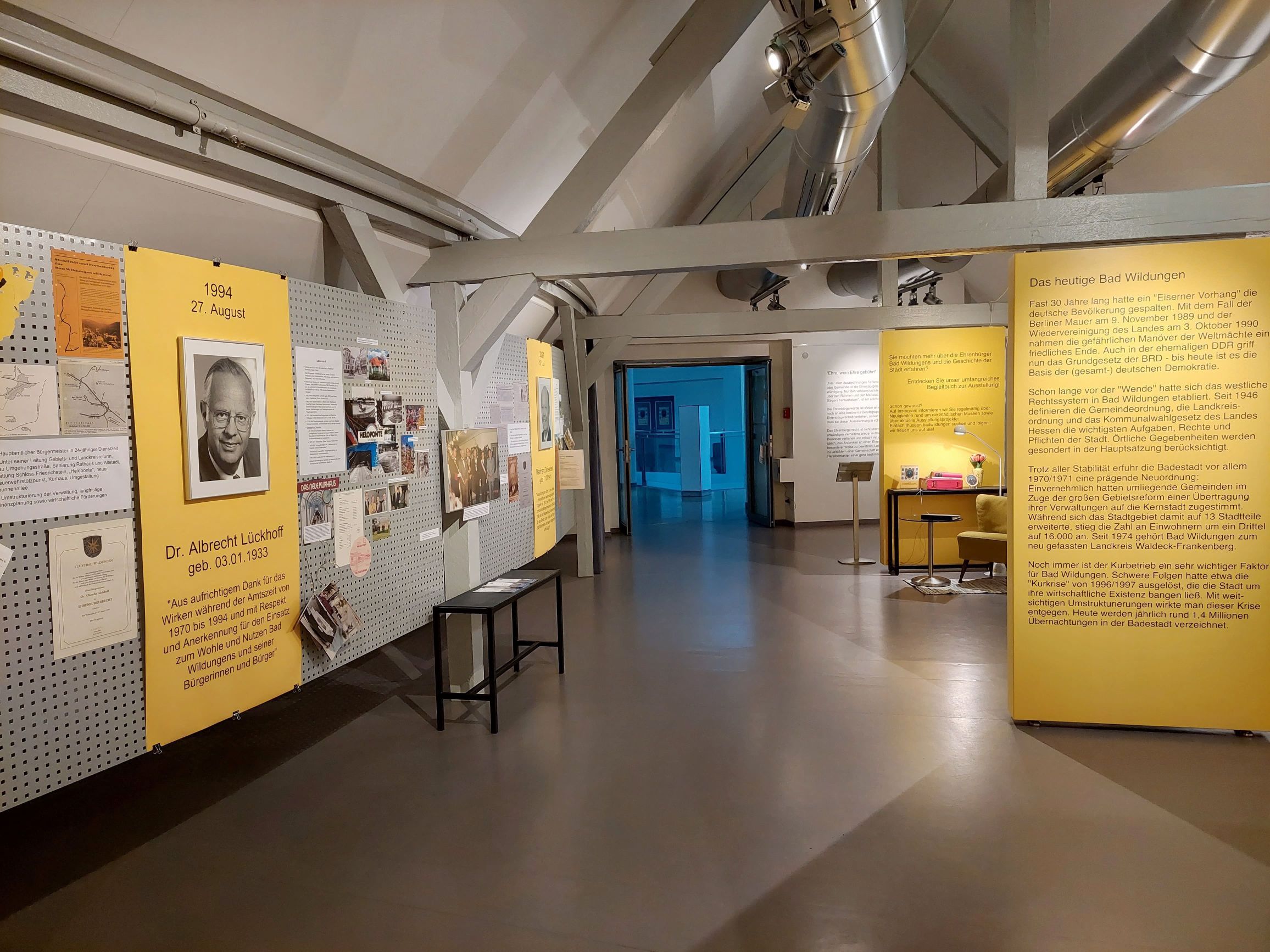 Blick in die Ausstellung Die Ehrenbürger Bad Wildungens.