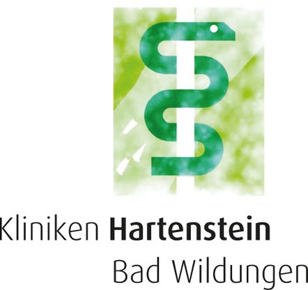 Eine grüne Schlange die sich um etwas herumschlängelt. Darunter der Schriftzug 