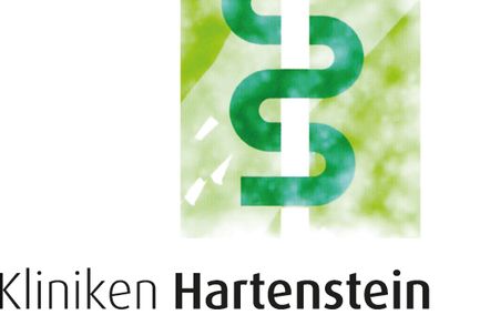 Eine grüne Schlange die sich um etwas herumschlängelt. Darunter der Schriftzug 