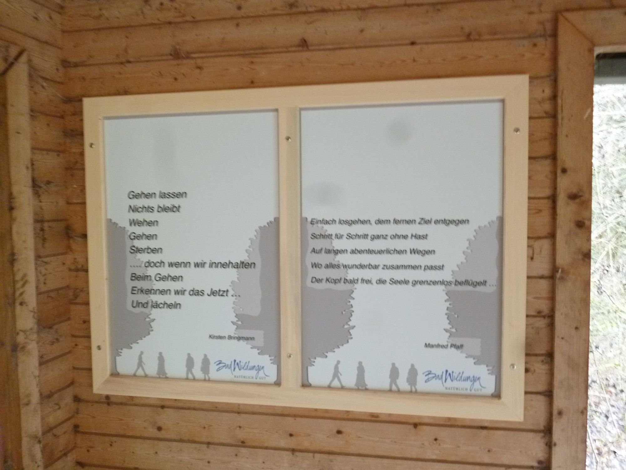 Literaturtafeln in der Schutzhütte der Kurparkverbindung Bad Wildungen - BürgerHaushalt 2022