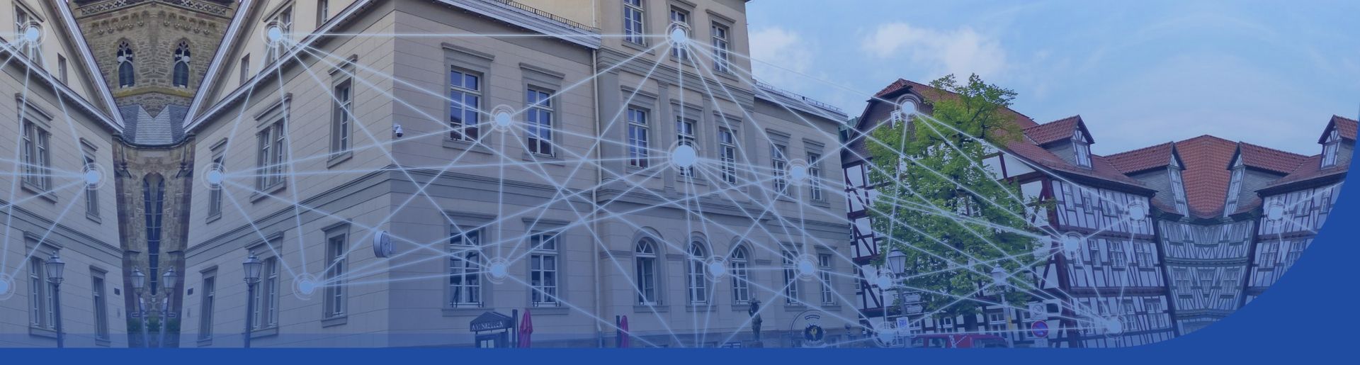 Ein digitales Netz, das über ein Foto vom Rathaus ausgelegt ist