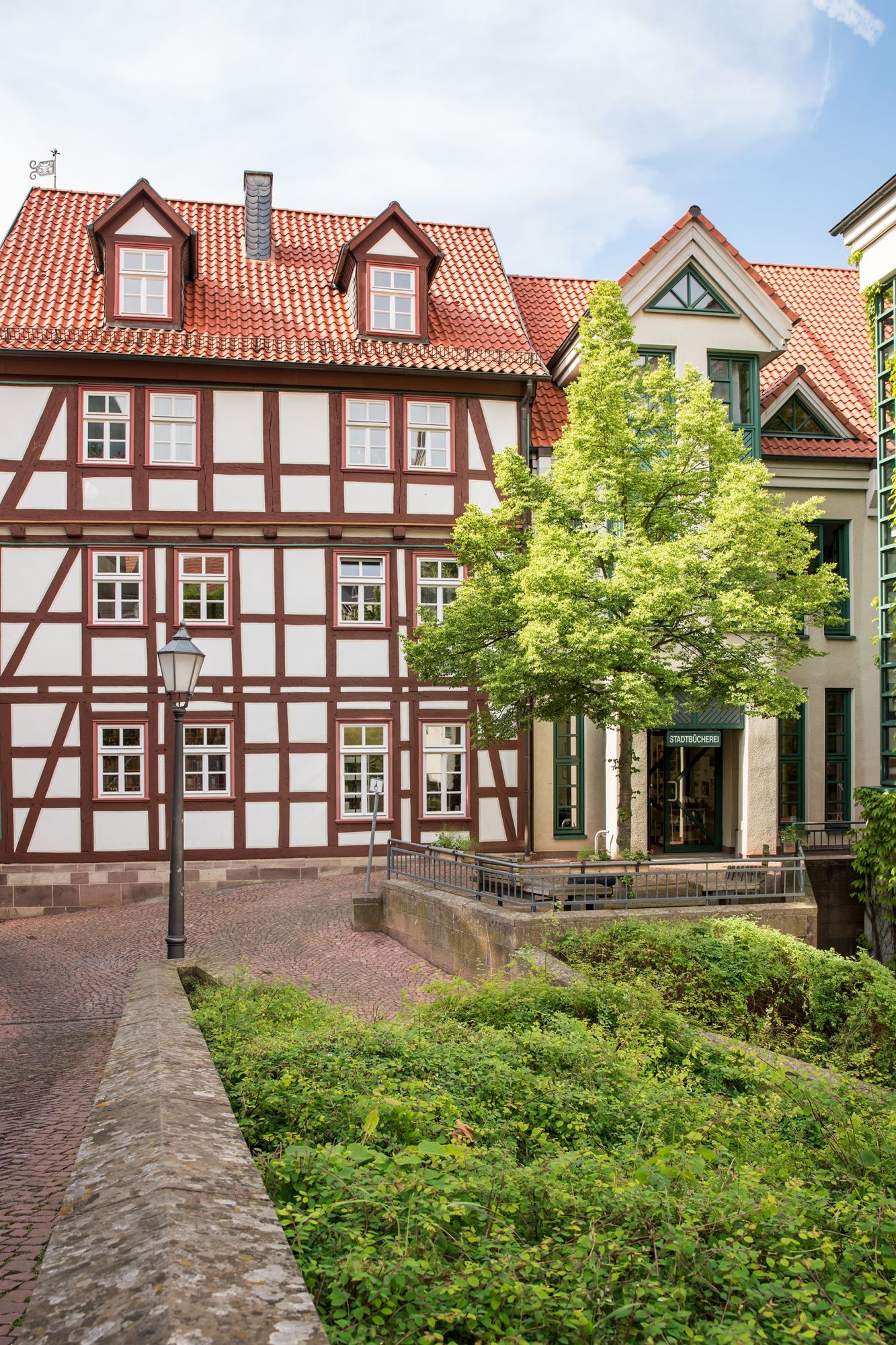 Außenaufnahme der Stadtbücherei von Bad Wildungen.