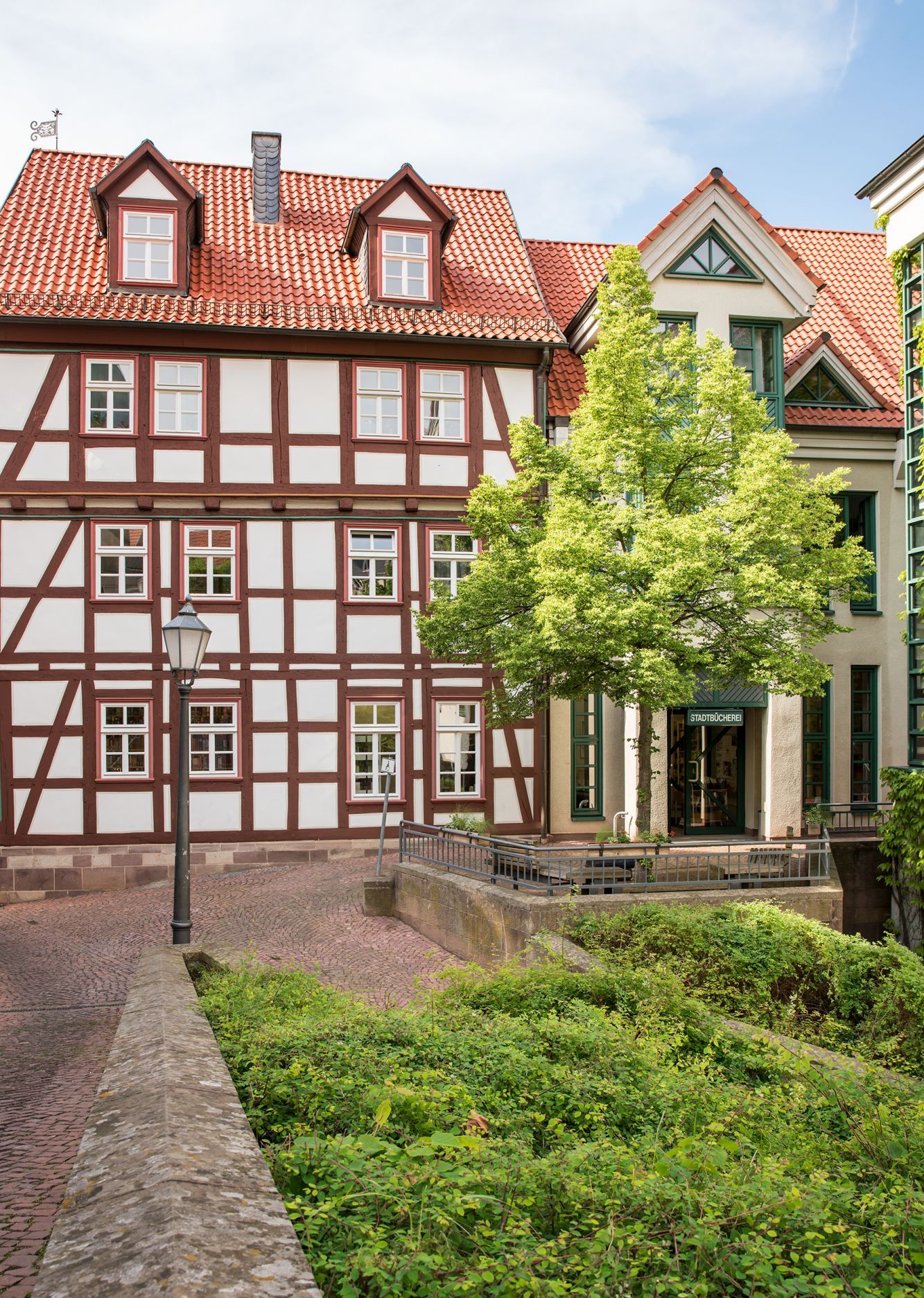 Außenaufnahme der Stadtbücherei von Bad Wildungen.