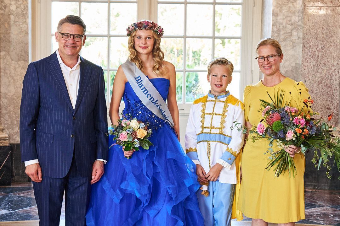 Ministerpräsident Rhein und seine Frau empfangen Hoheiten im Schloss Biebrich