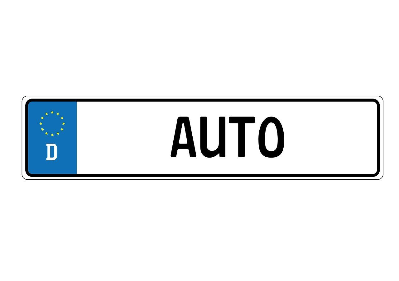 Kennzeichen mit dem Wort Auto darauf. Als Beispielschild für die KfZ-Zulassungsbehörde.