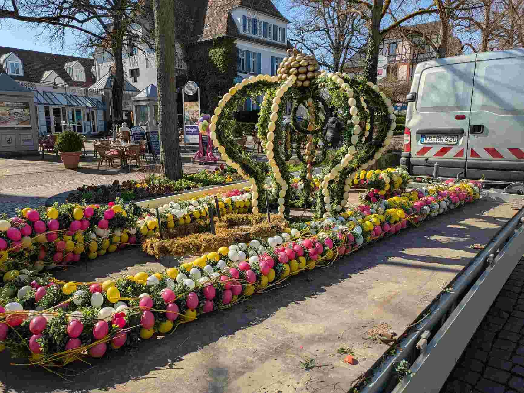 Vorbereitung des Osterschmucks in Bad Wildungen.