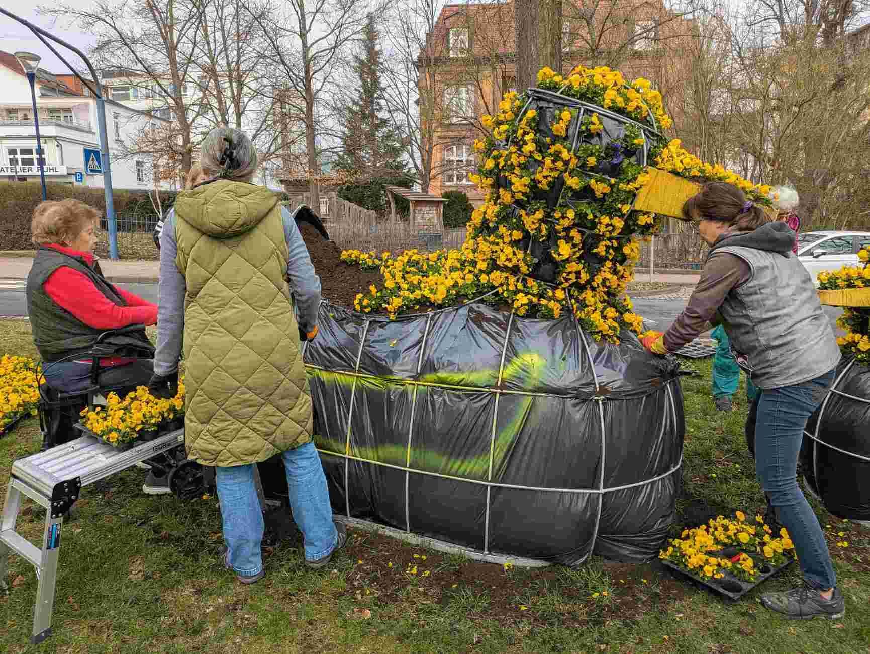 Vorbereitung des Osterschmucks in Bad Wildungen.