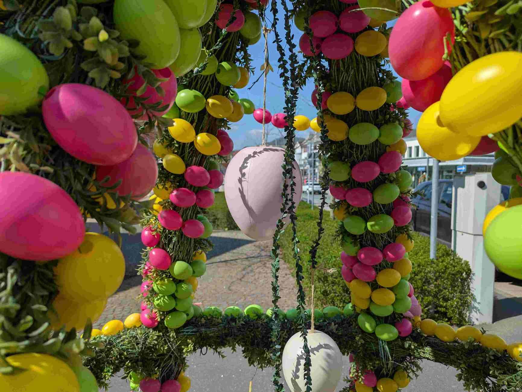 Bunter Osterschmuck in Bad Wildungen.