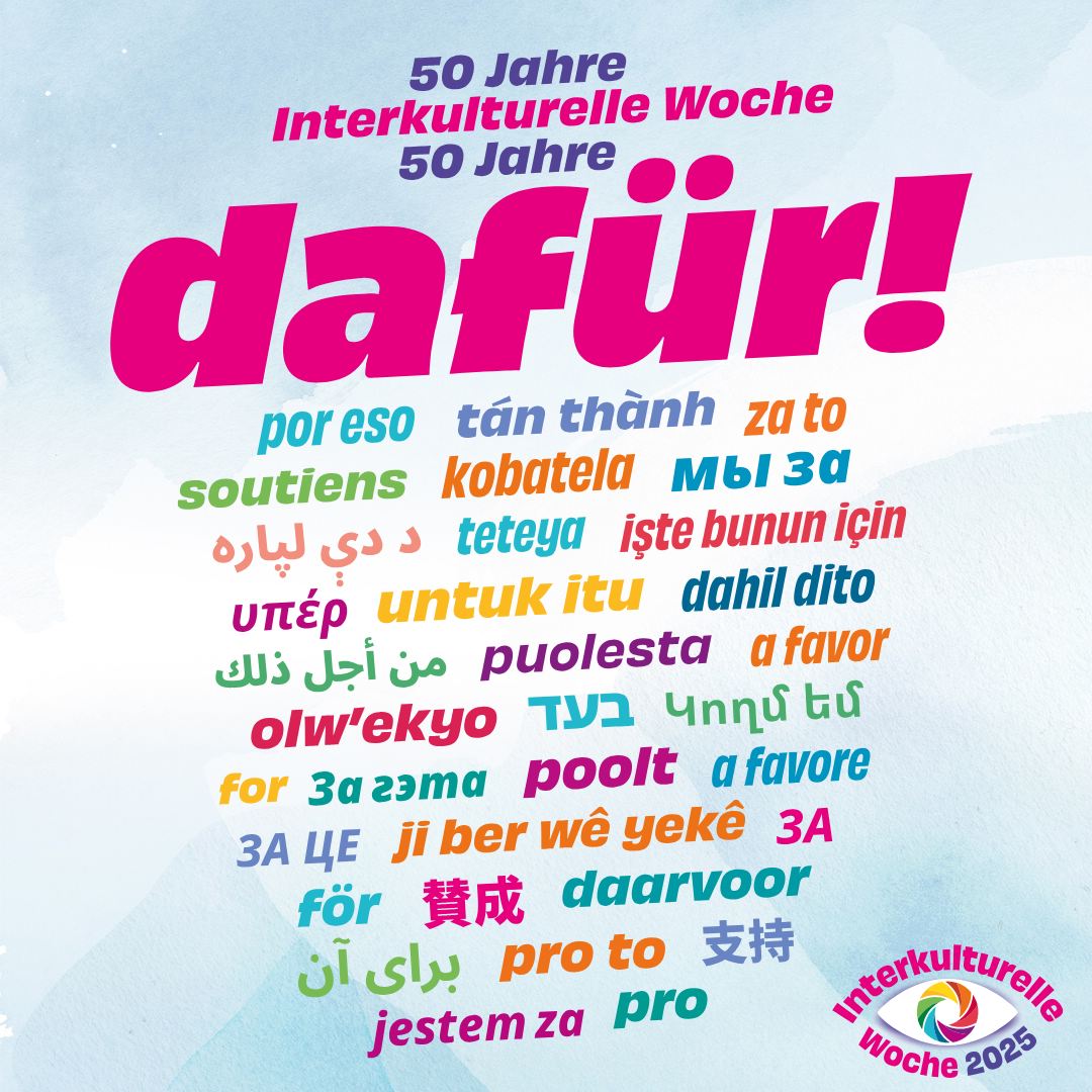 Bild auf dem steht 50 Jahre Interkulturelle Woche. dafür! und darunter in vielen verschiedenen Farben und Sprachen das Wort dafür.