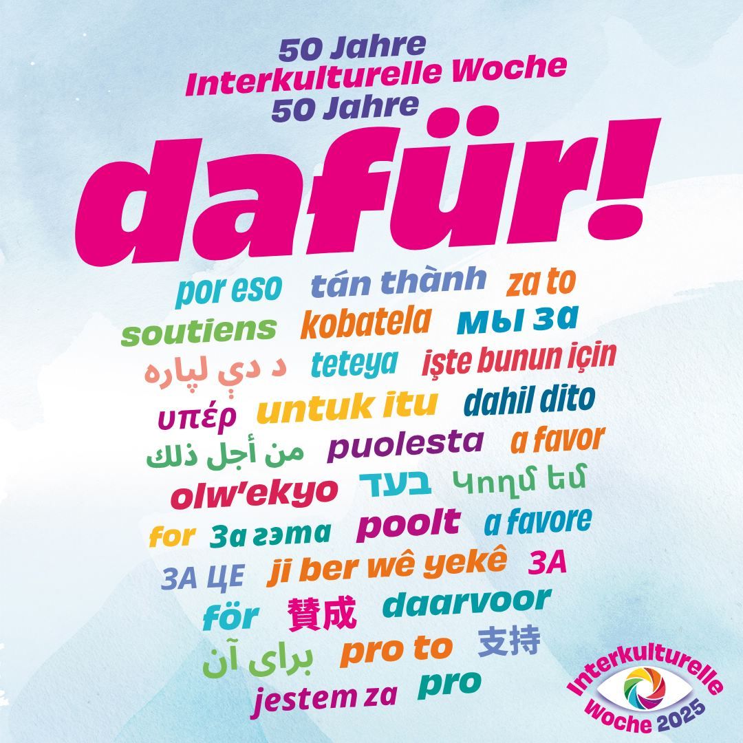 Bild auf dem steht 50 Jahre Interkulturelle Woche. dafür! und darunter in vielen verschiedenen Farben und Sprachen das Wort dafür.