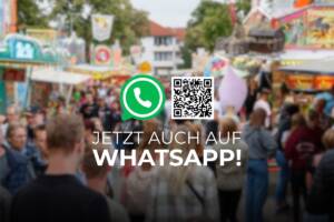 Im Hintergund sind leicht verschwommen viele Menschen auf dem Viehmarkt zu sehen. Im Vordergrund ist das WhatsApp Logo sowie der QR Code zu dem Bad Wildungen Kanal zu sehen. Außerdem der Text Jetzt auch auf WhatsApp.