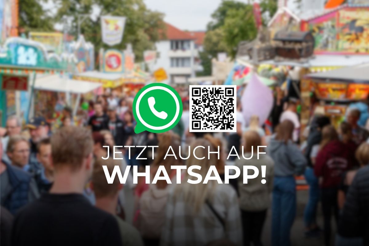 Im Hintergund sind leicht verschwommen viele Menschen auf dem Viehmarkt zu sehen. Im Vordergrund ist das WhatsApp Logo sowie der QR Code zu dem Bad Wildungen Kanal zu sehen. Außerdem der Text Jetzt auch auf WhatsApp.