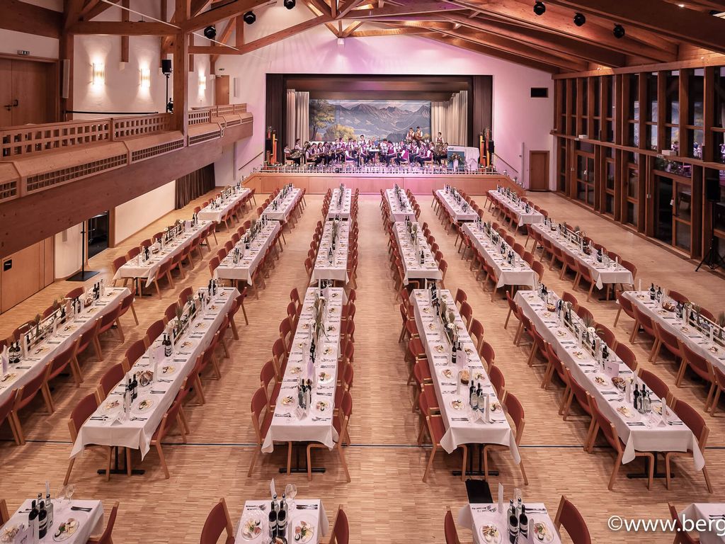 Live-Musik in der DorfAlpe in Fischen im Allgäu – gemütliches Ambiente mit regionaler Volksmusik und geselliger Atmosphäre.